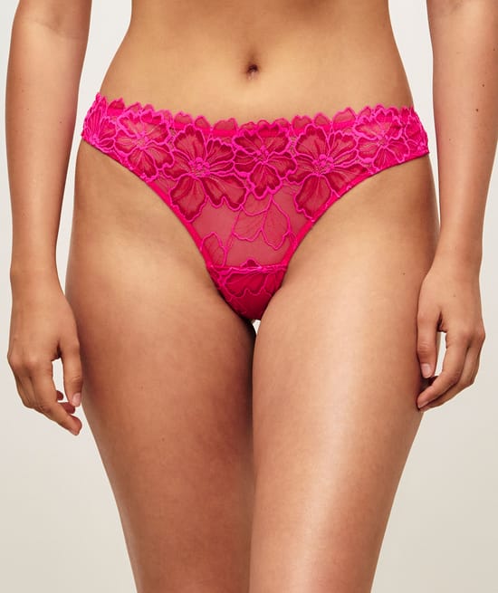 Lace panties with floral embroidery;