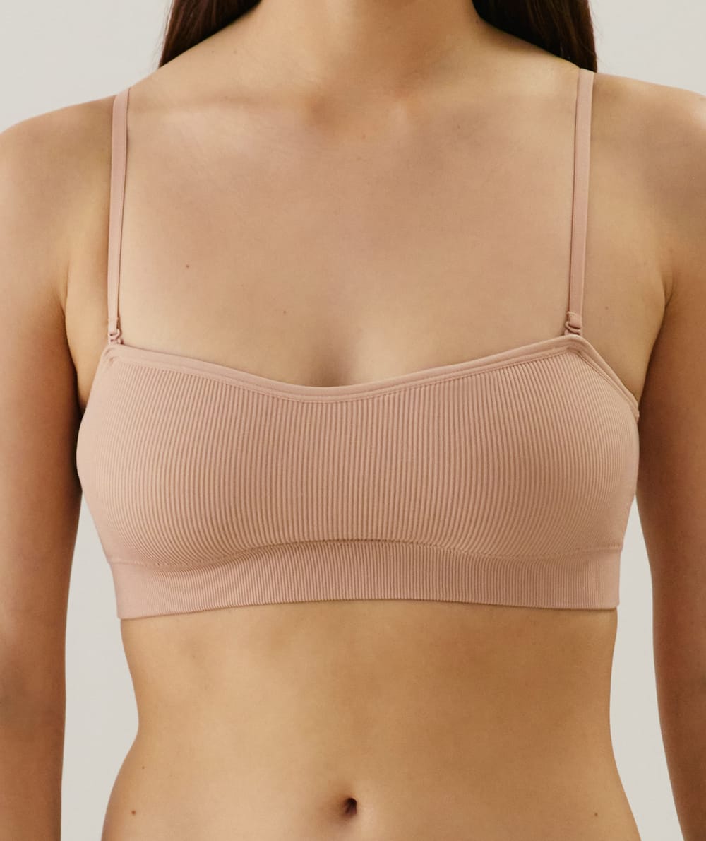 Sujetador bandeau sin costuras;
