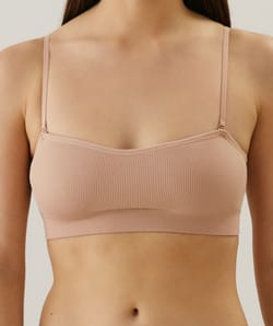 Sujetador bandeau sin costuras;