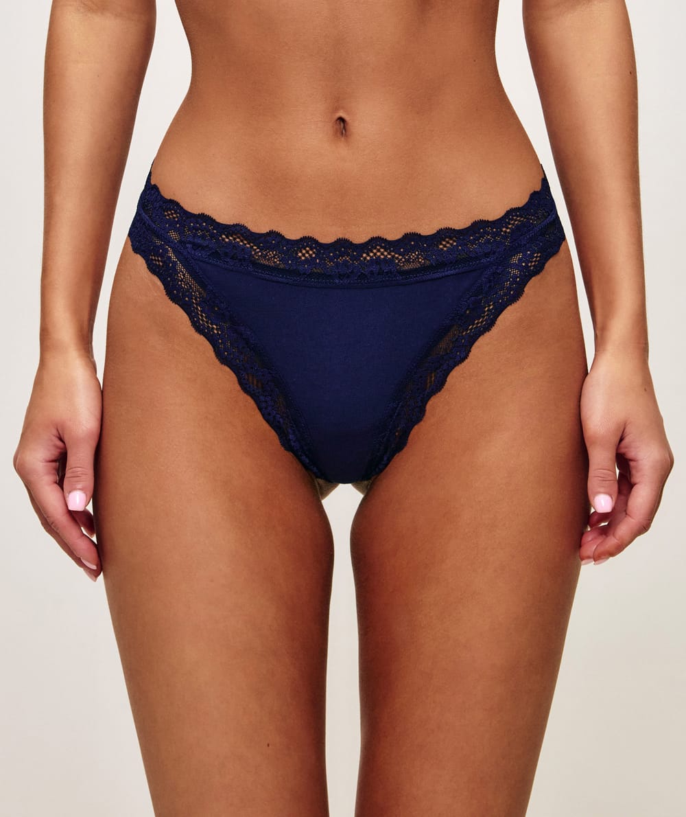Cotton and lace thong;