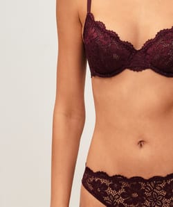 Soutien-gorge corbeille en dentelle florale;