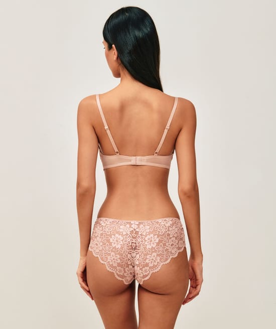 Ultra push-up bra with lace details;