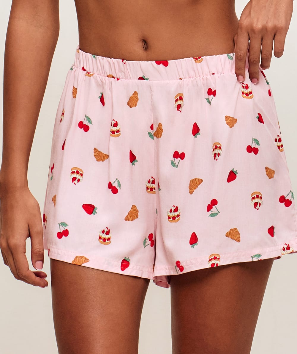 Fruit and cake patterned pajama set;