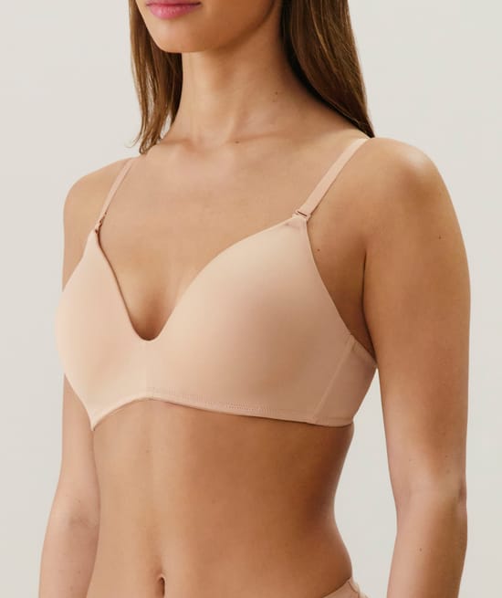 Wireless push-up bra in microfibre;