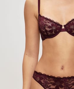 Balconette bra in lace;