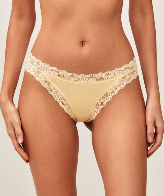 Cotton and lace thong;