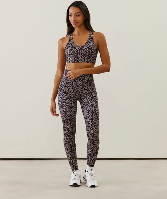 Leopard print leggings;