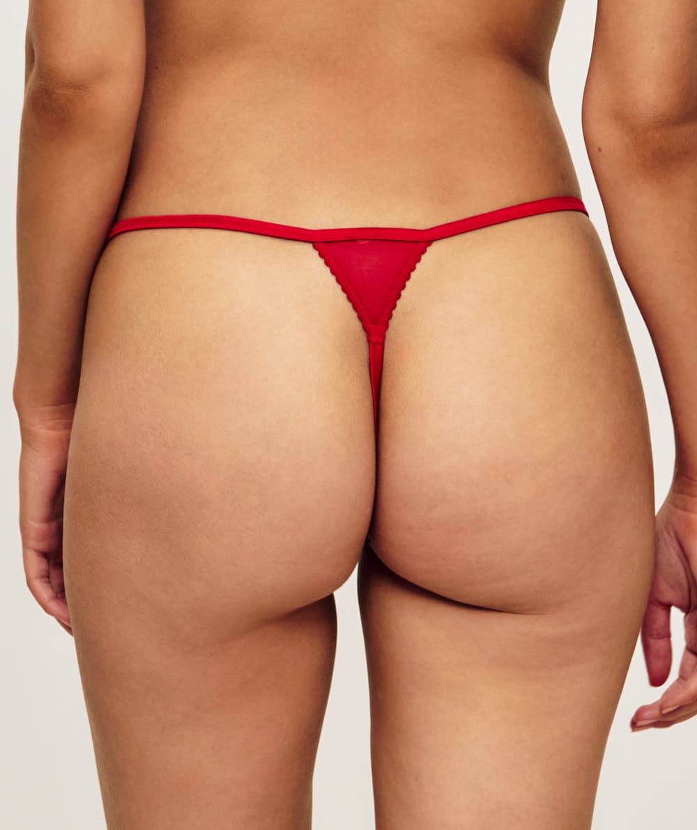 String avec broderies nœuds et cœurs;