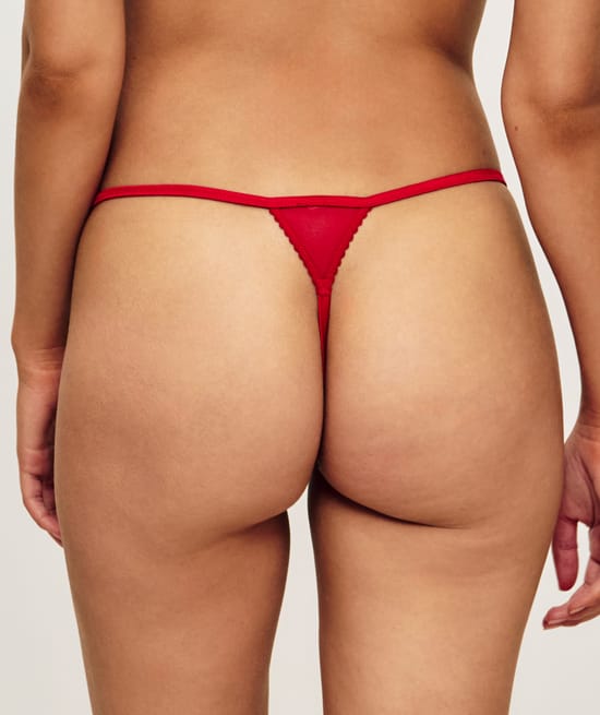 String avec broderies nœuds et cœurs;