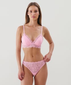 Sujetador triangular push-up de encaje;