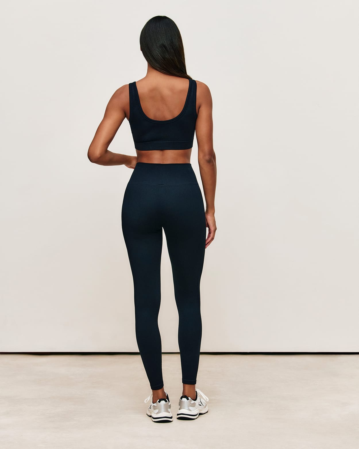Seamless leggings;
