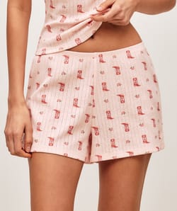 Short en dentelle avec imprim&eacute; fleurs et santiags;